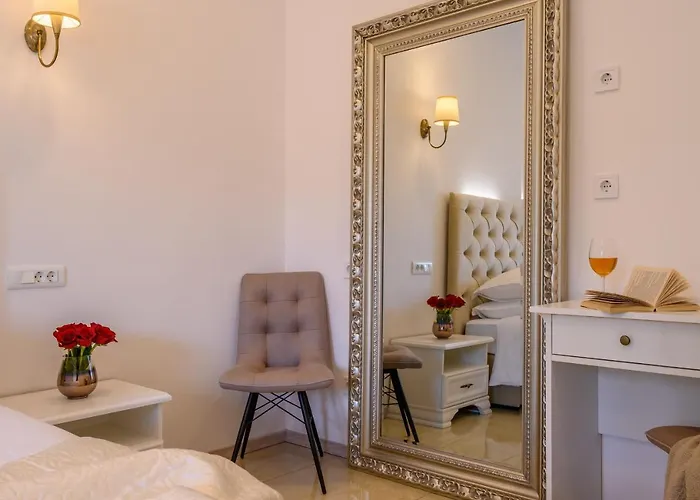 Πανσιόν Summer Breeze Luxury 4*