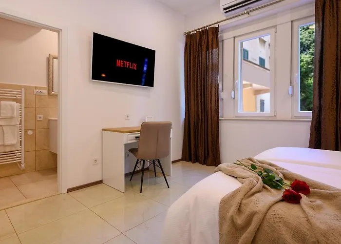 Summer Breeze Luxury Πανσιόν 4*