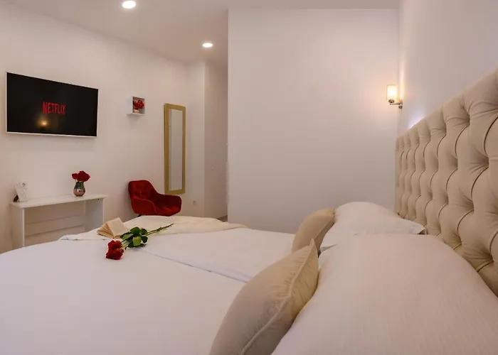 Summer Breeze Luxury Πανσιόν 4*